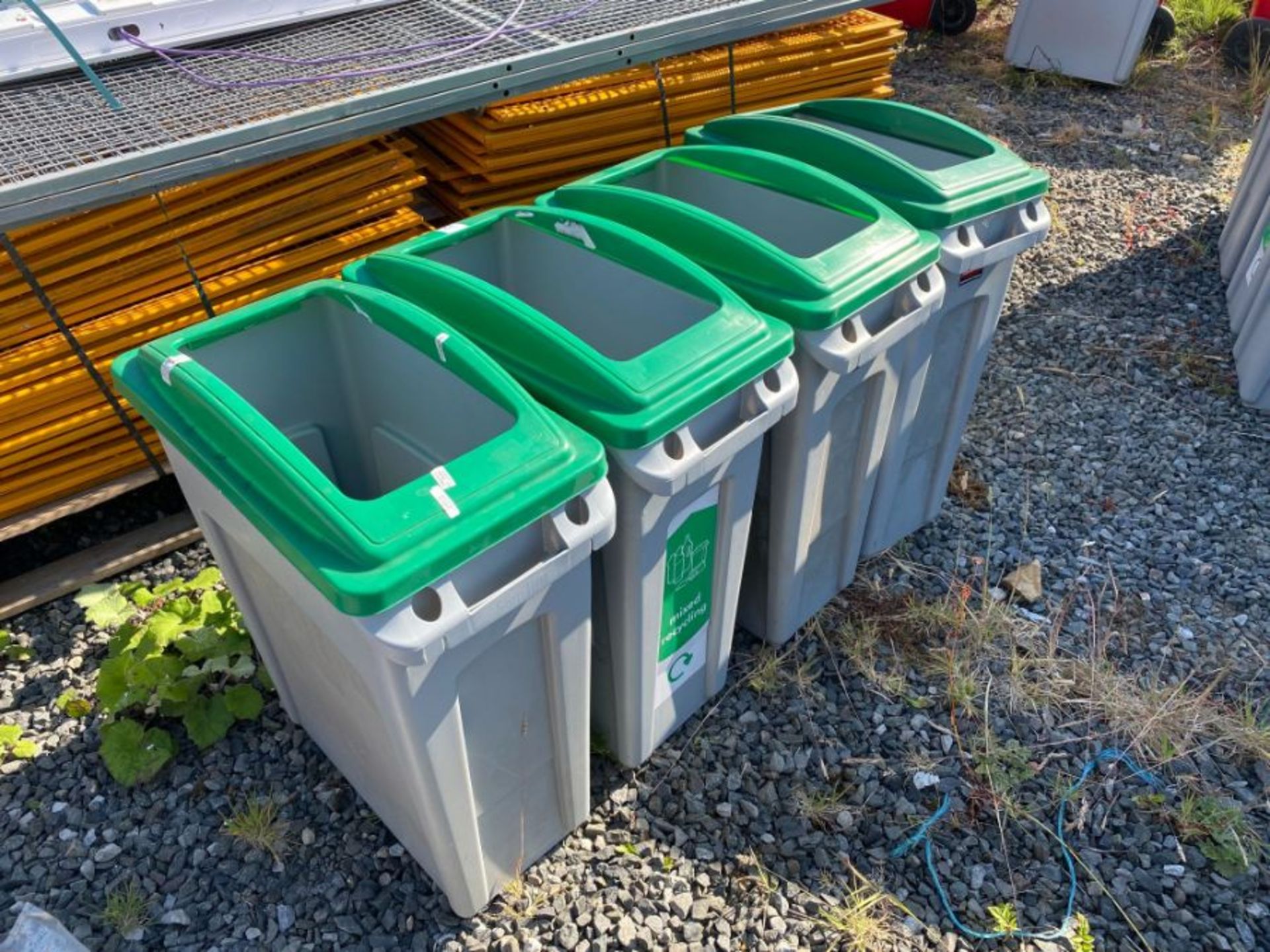 4 X COMMERCIAL BINS WITH LIDS (HAMMER VAT ON THIS ITEM)