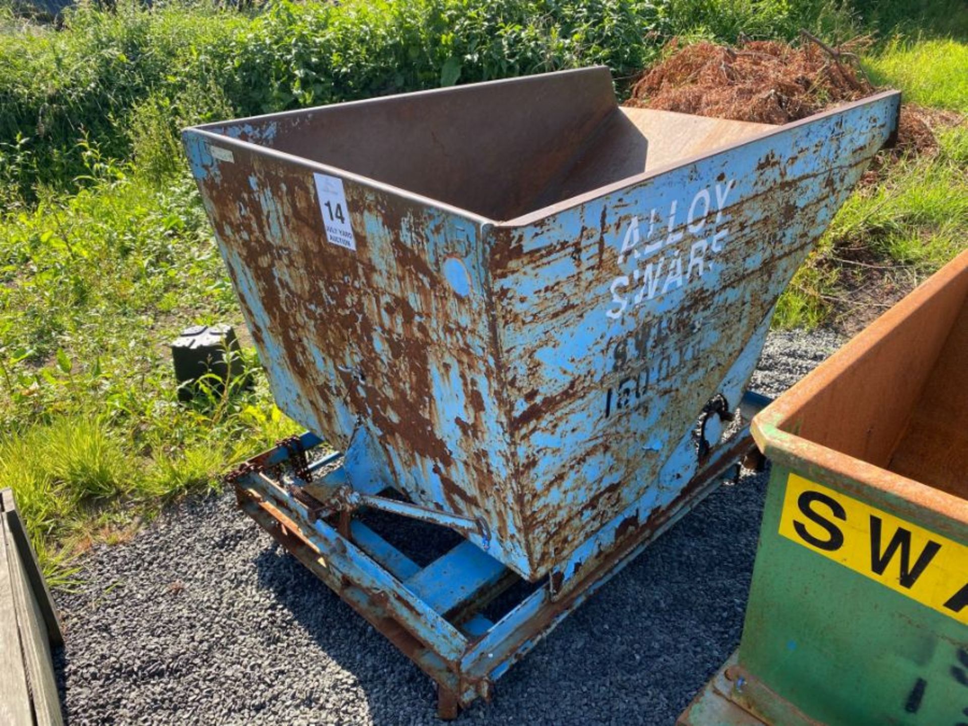 BLUE FORKLIFT TIPPING SKIP (HAMMER VAT ON THIS ITEM)