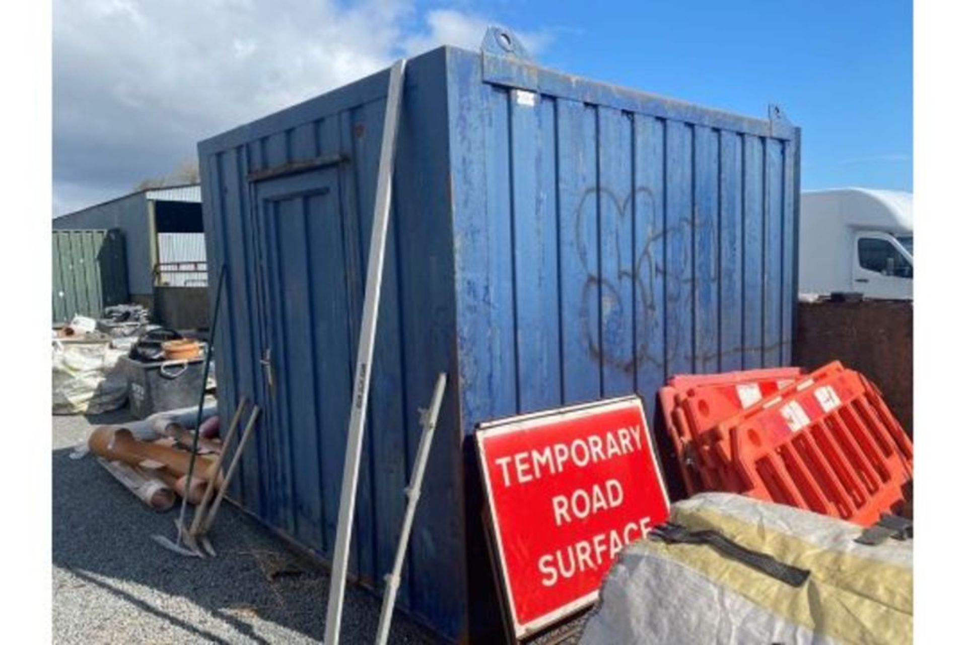 10 X 8FT CONTAINER TOILET BLOCK (HAMMER VAT ON THIS ITEM) - Image 3 of 4