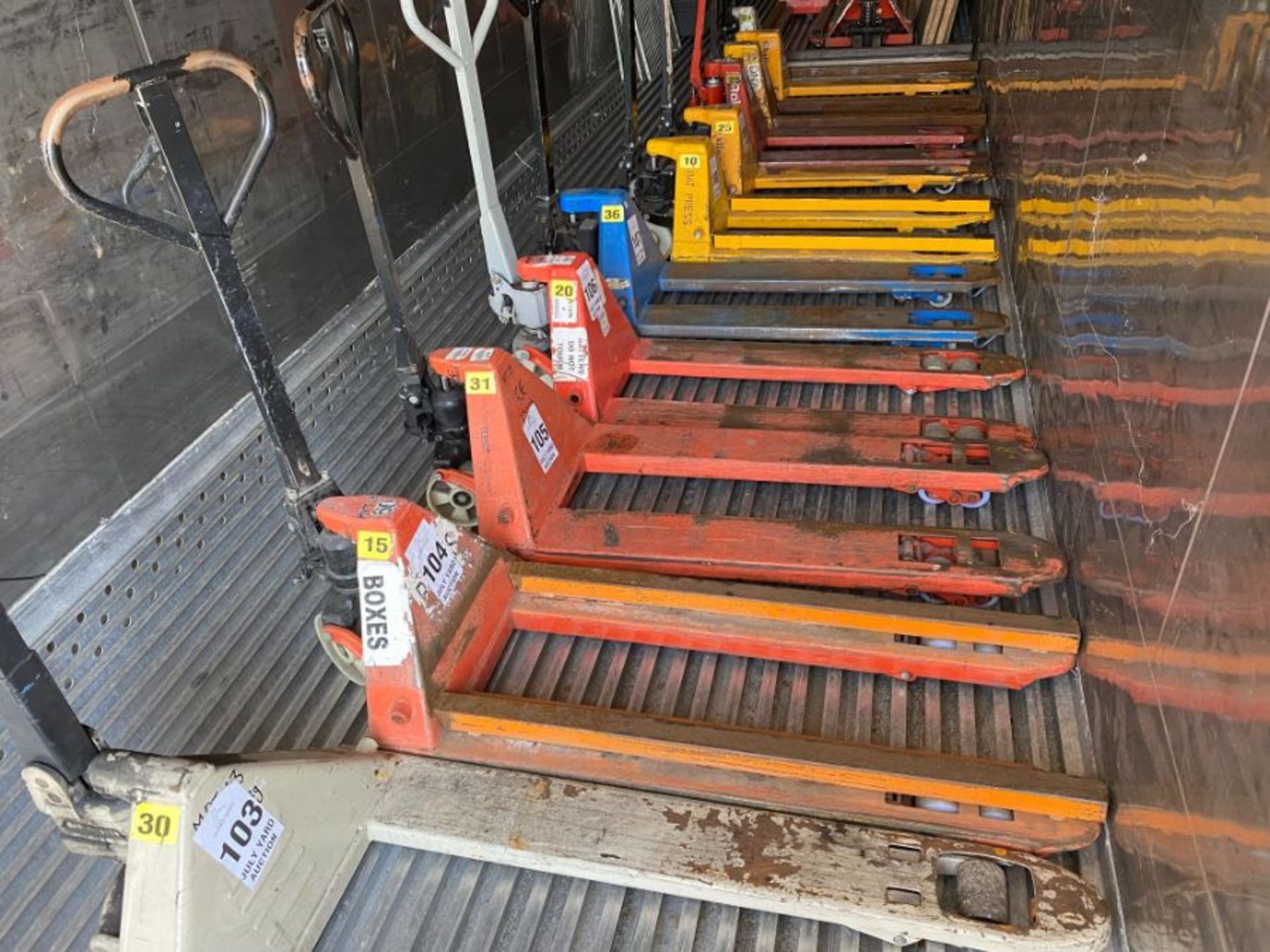 RED PALLET TRUCK (WORKING) (15) (HAMMER VAT ON THIS ITEM)