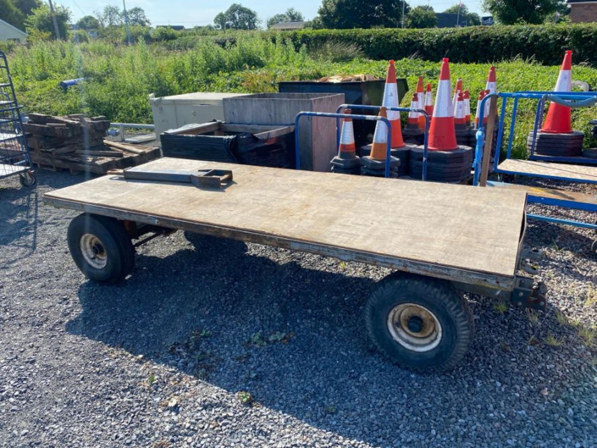 LARGE 4 WHEELED FLATBED TRAILER (HAMMER VAT ON THIS ITEM)