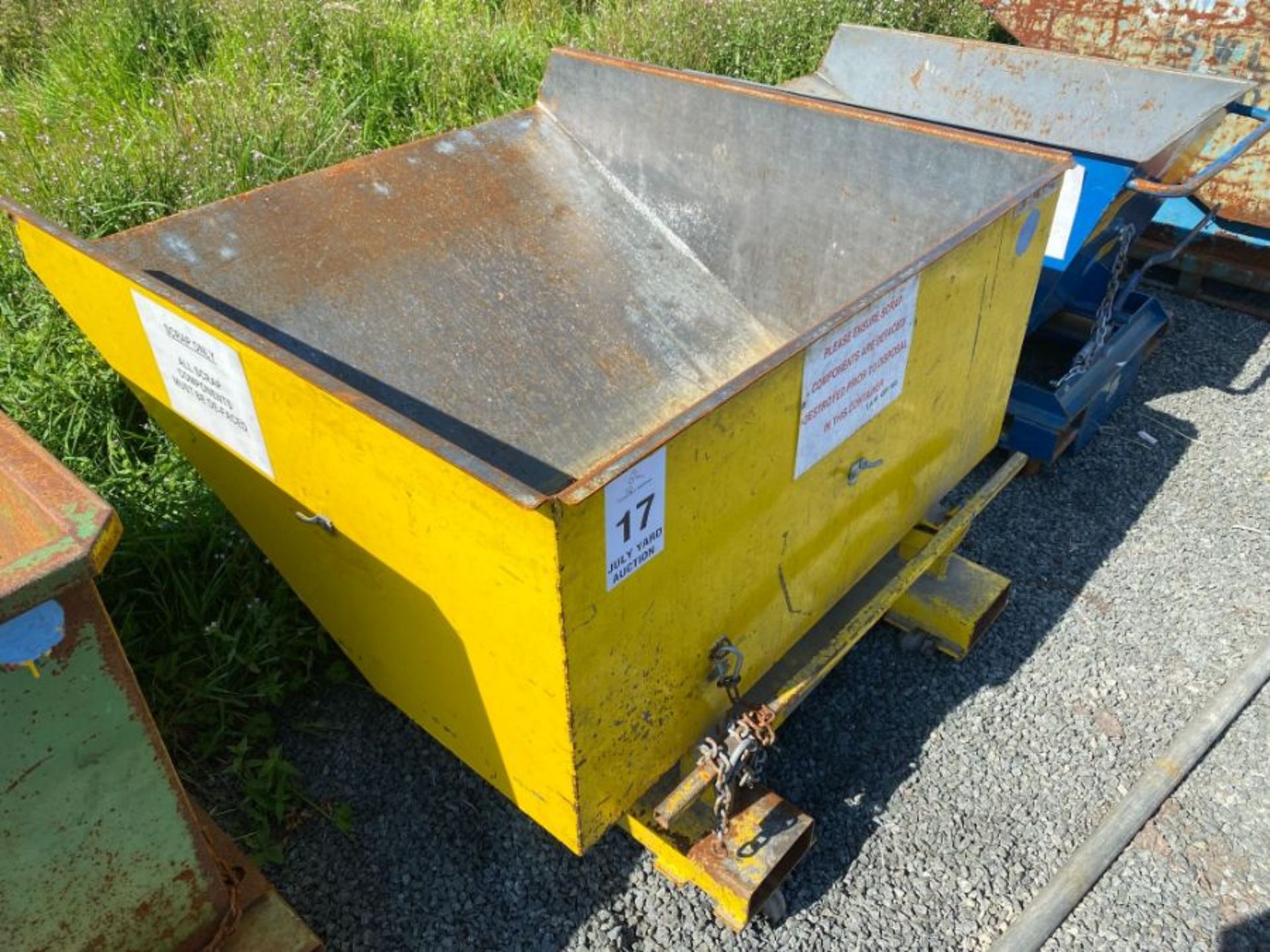 YELLOW FORKLIFT TIPPING SKIP (HAMMER VAT ON THIS ITEM)