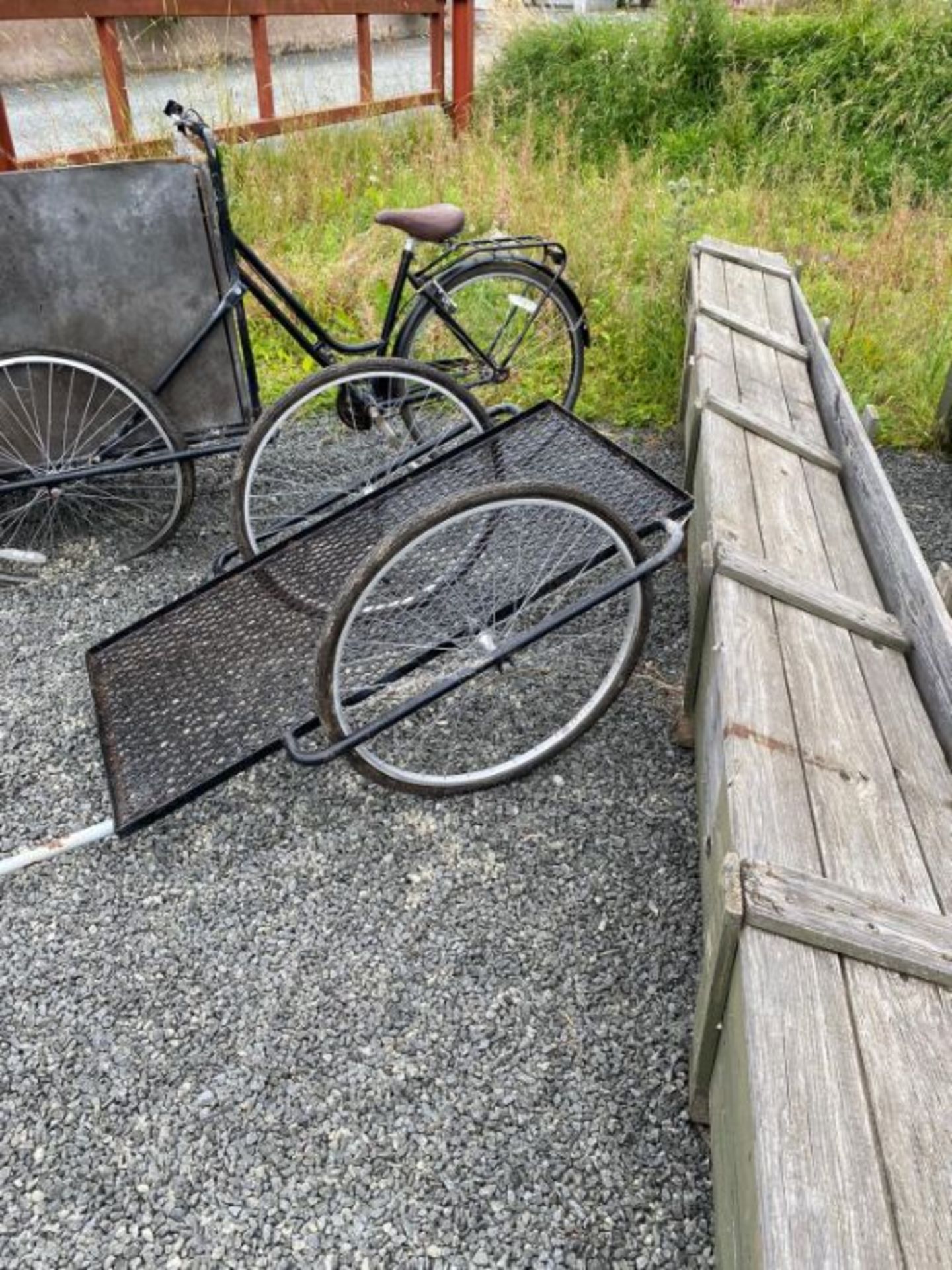 VINTAGE 3 WHEELED SHOP DELIVERY BIKE + TRAILER (HAMMER VAT ON THIS ITEM) - Image 5 of 7