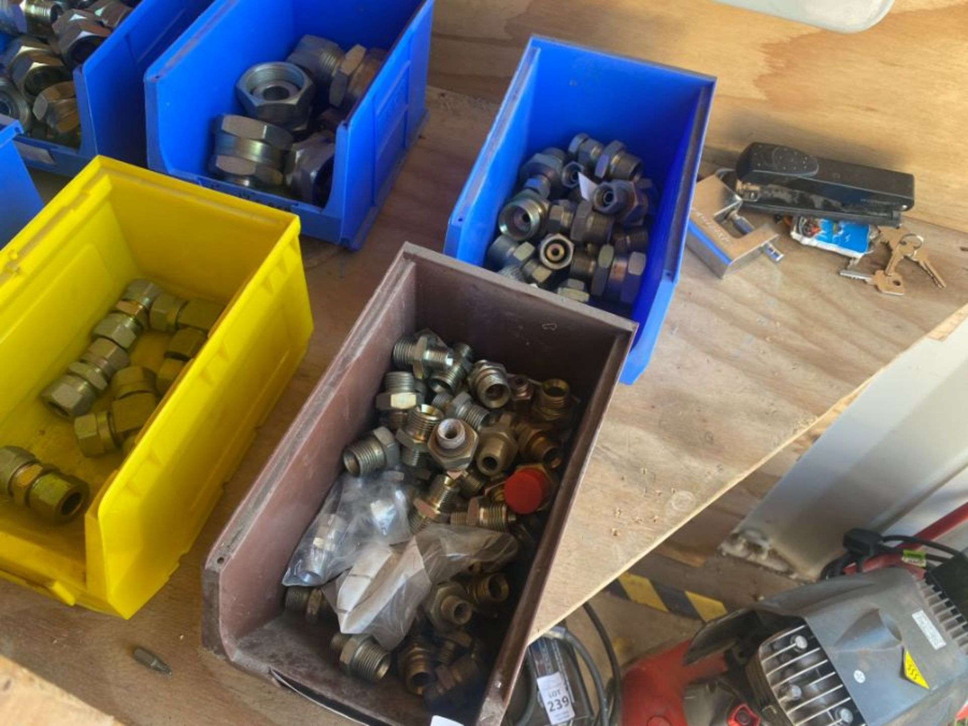 2X TUBS OF ASSORTED HYDRAULIC FITTINGS (HAMMER VAT ON THIS ITEM)