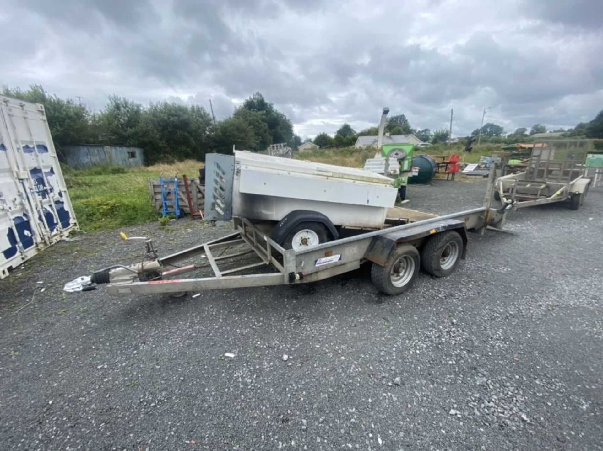 INDESPENSION TWIN-AXLE PLANT TRAILER WITH RAMP (10X6) (HAMMER VAT ON THIS ITEM)