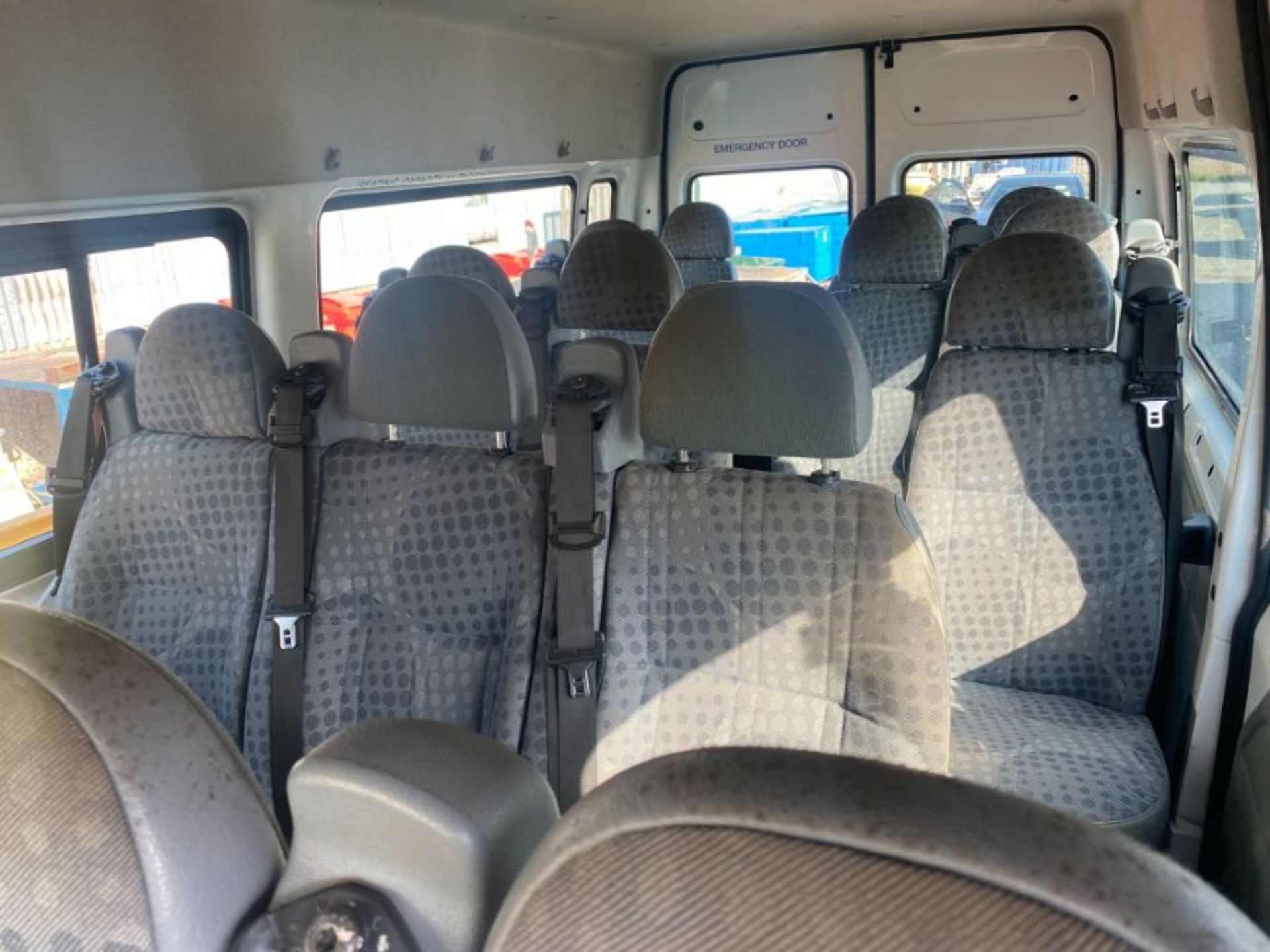 2008 WHITE FORD TRANSIT 2.4 15-SEATER MINI BUS (TURNS ON AND DRIVING) (105,425KM - NO MOT, NO - Image 8 of 8