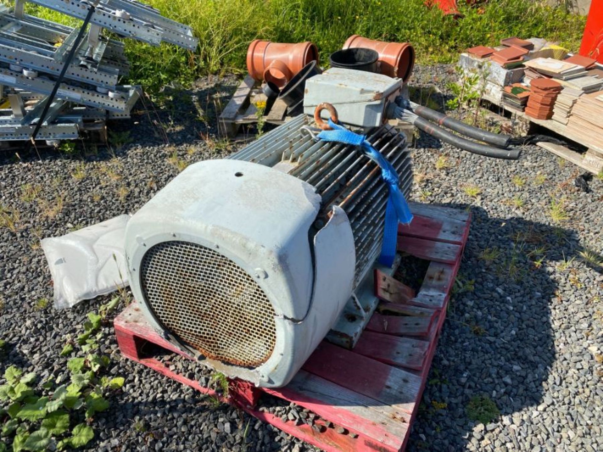 LARGE ELECTRIC MOTOR (NO HAMMER VAT)