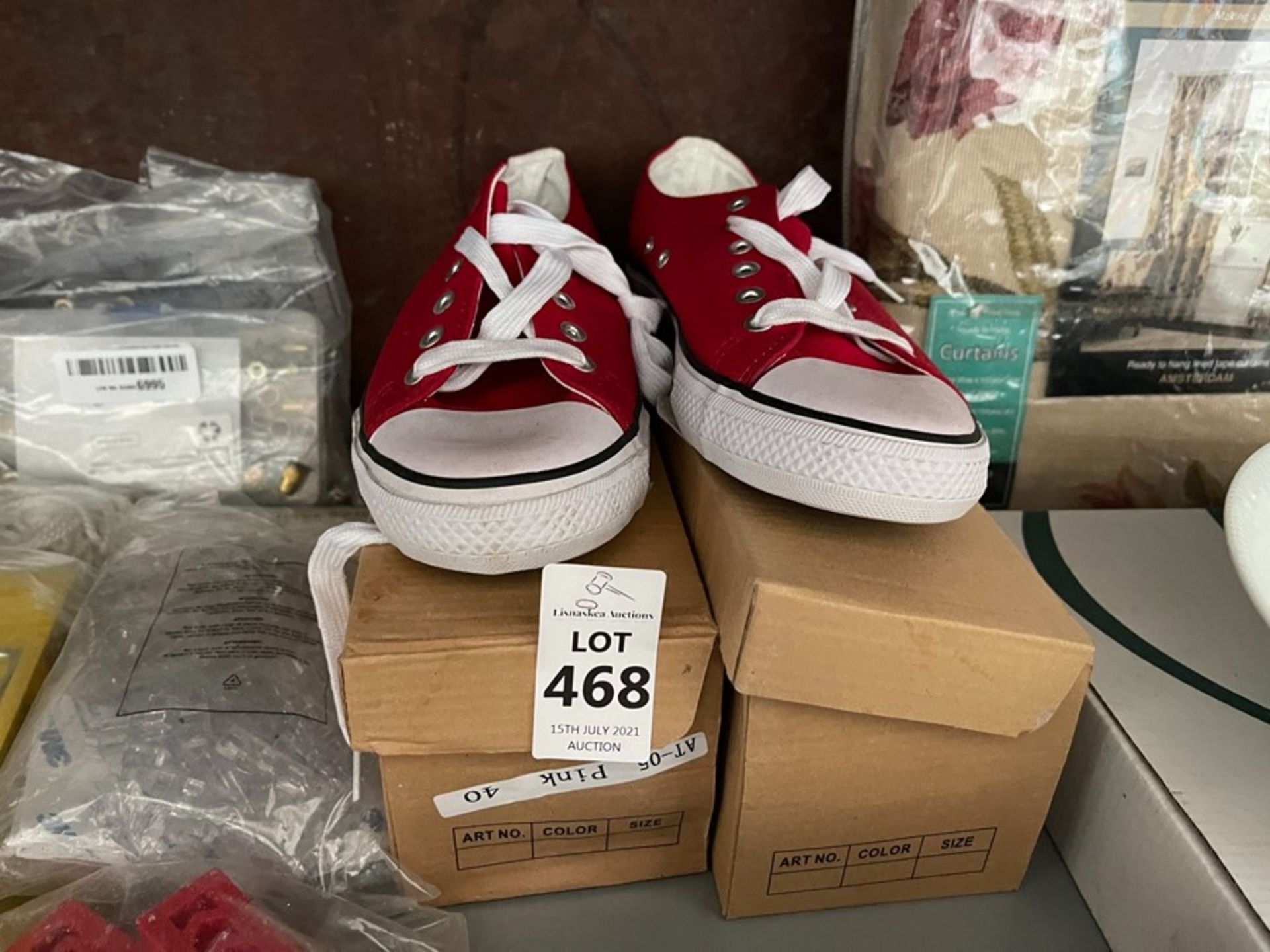3X PAIRS OF CONVERSE STYLE SHOES (SIZE 39/40)