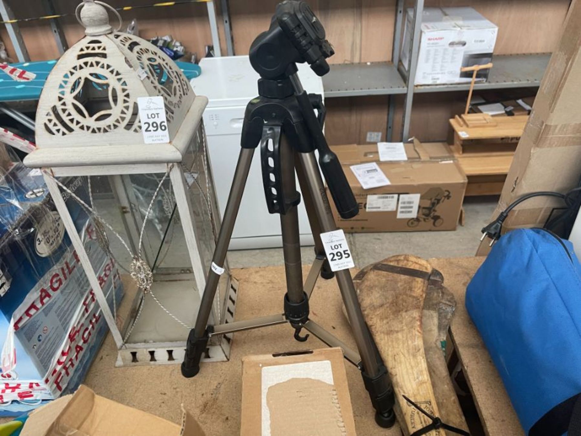 CAMERA TRIPOD