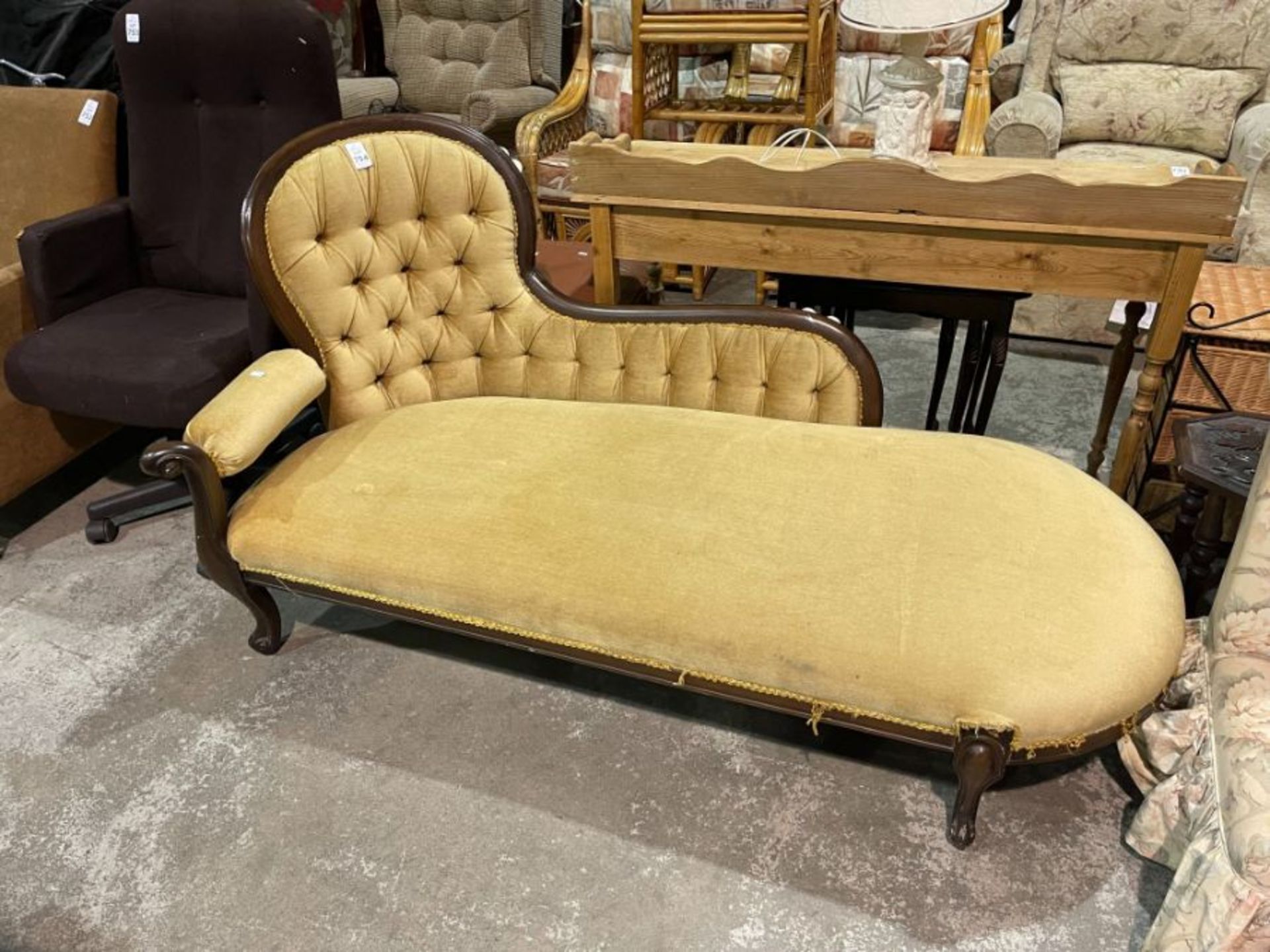 ANTIQUE MUSTARD CHAISE LONGUE