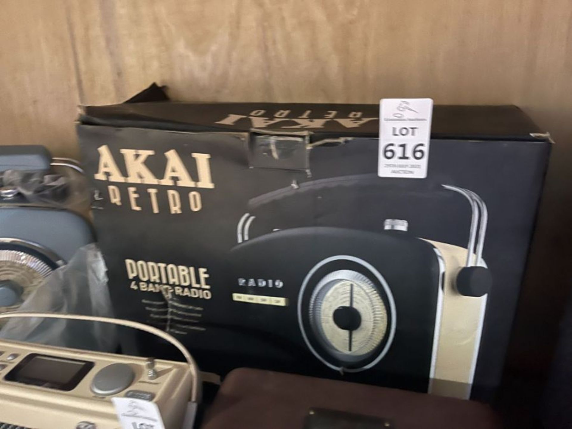 AKAI RETRO PORTABLE RADIO