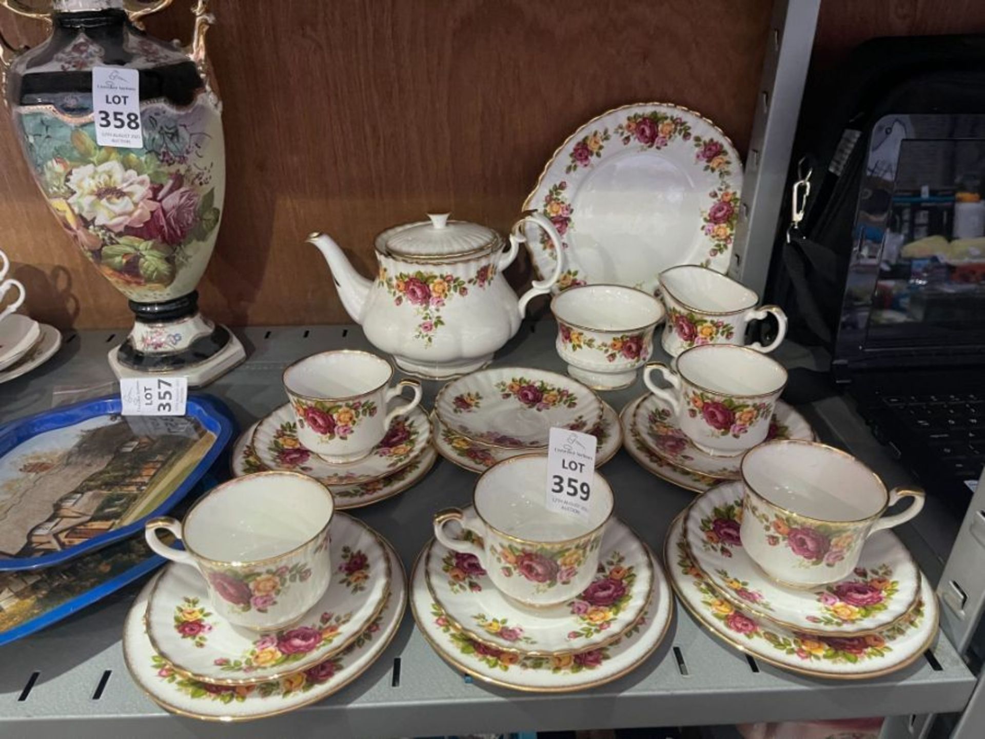 21PC ROYAL SUTHERLAND TEA SET