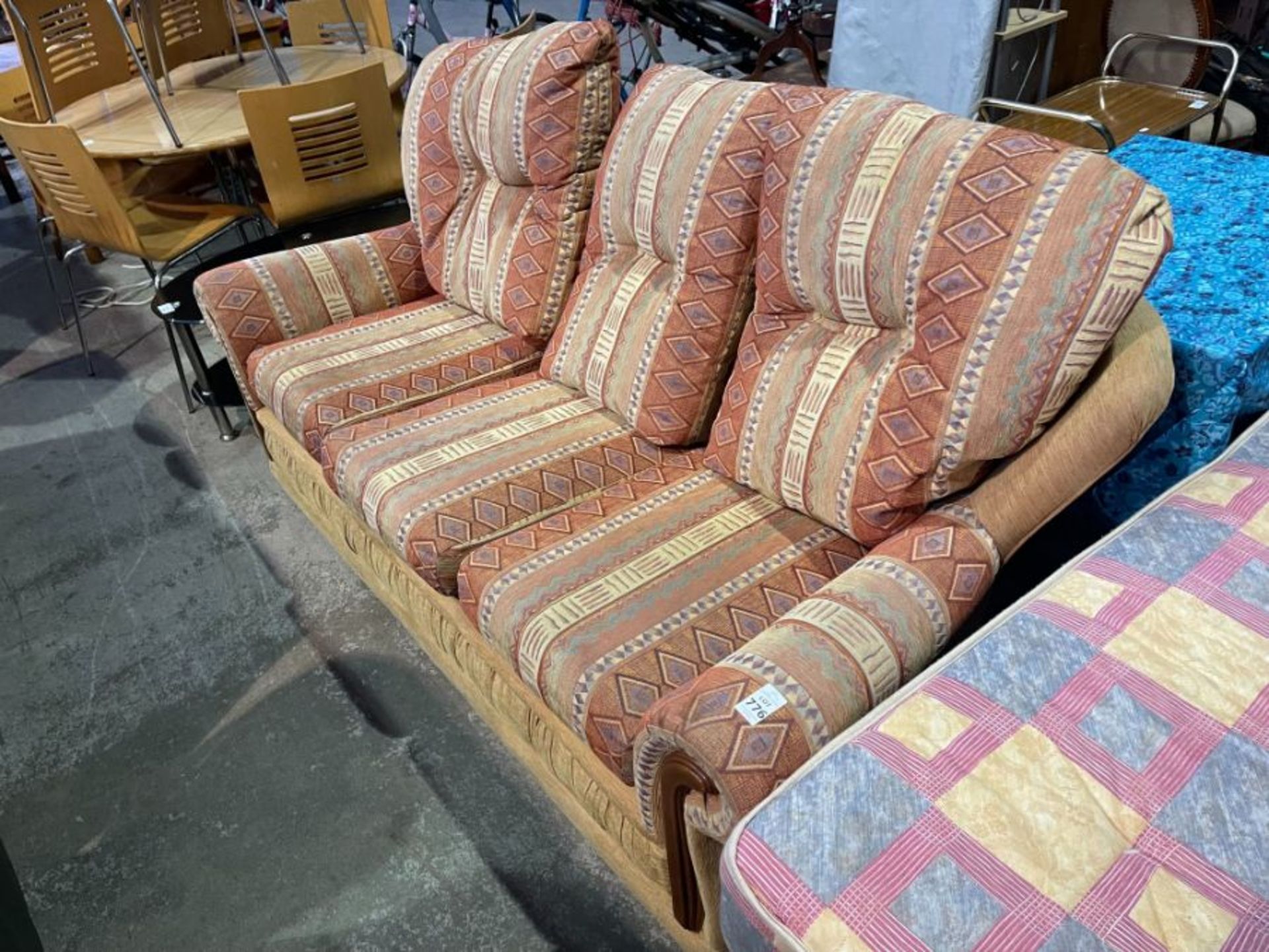 FABRIC PATTERNED 3-SEATER
