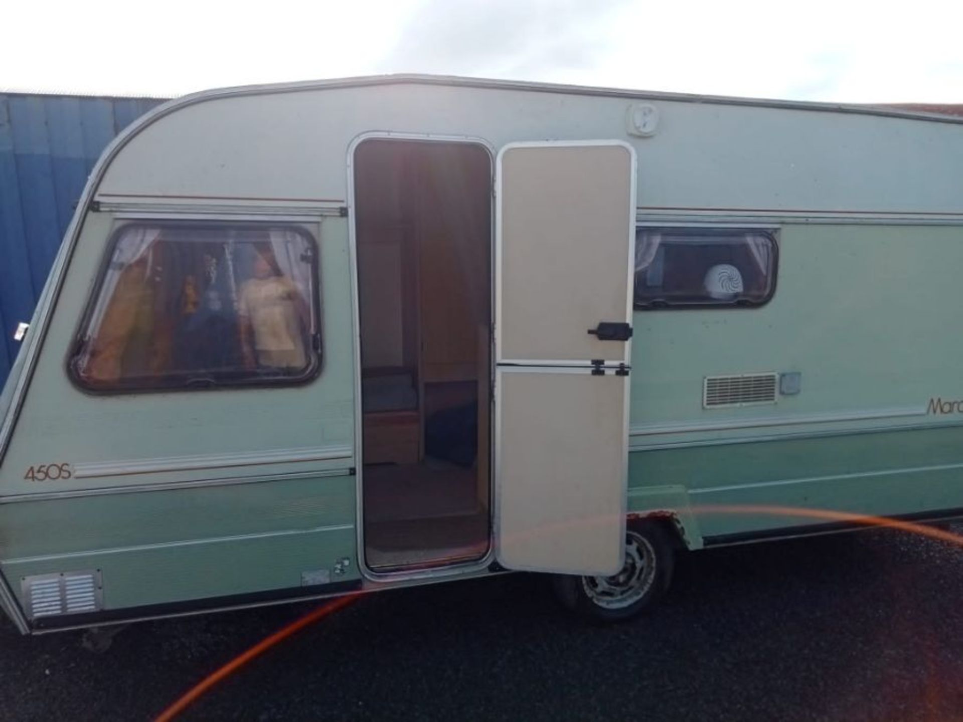 MARAUDER 450S TOURING CARAVAN WITH AWNING (GOOD CONDITION) (CARAVAN LOCATION IS IN KESH YARD) - Image 3 of 5