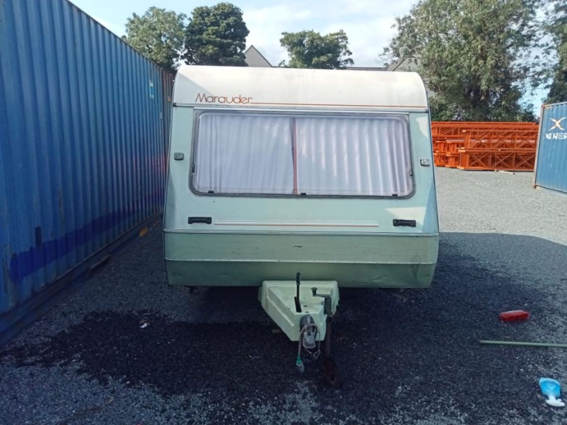 MARAUDER 450S TOURING CARAVAN WITH AWNING (GOOD CONDITION) (CARAVAN LOCATION IS IN KESH YARD) - Image 4 of 5