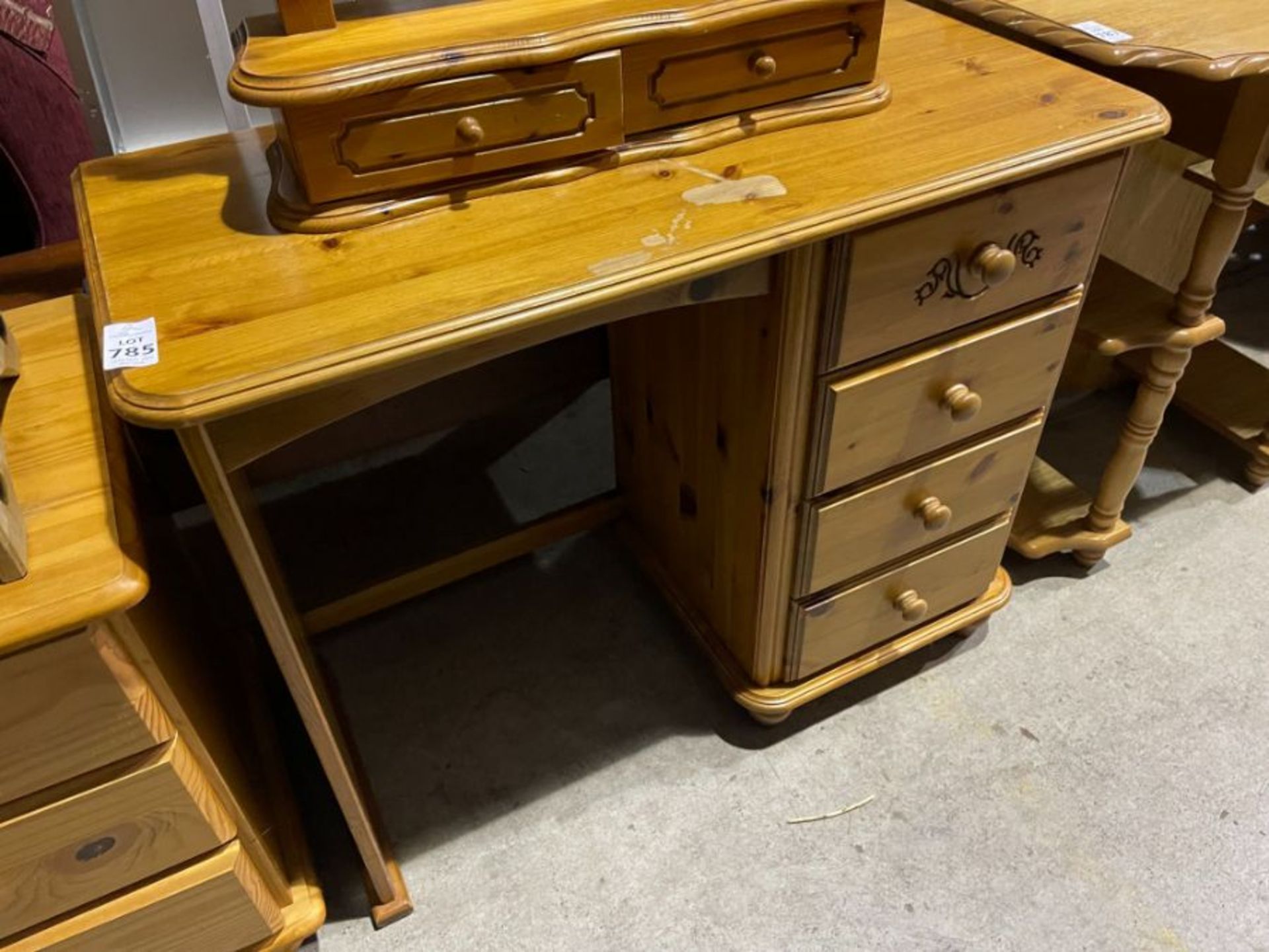 PINE DRESSING TABLE