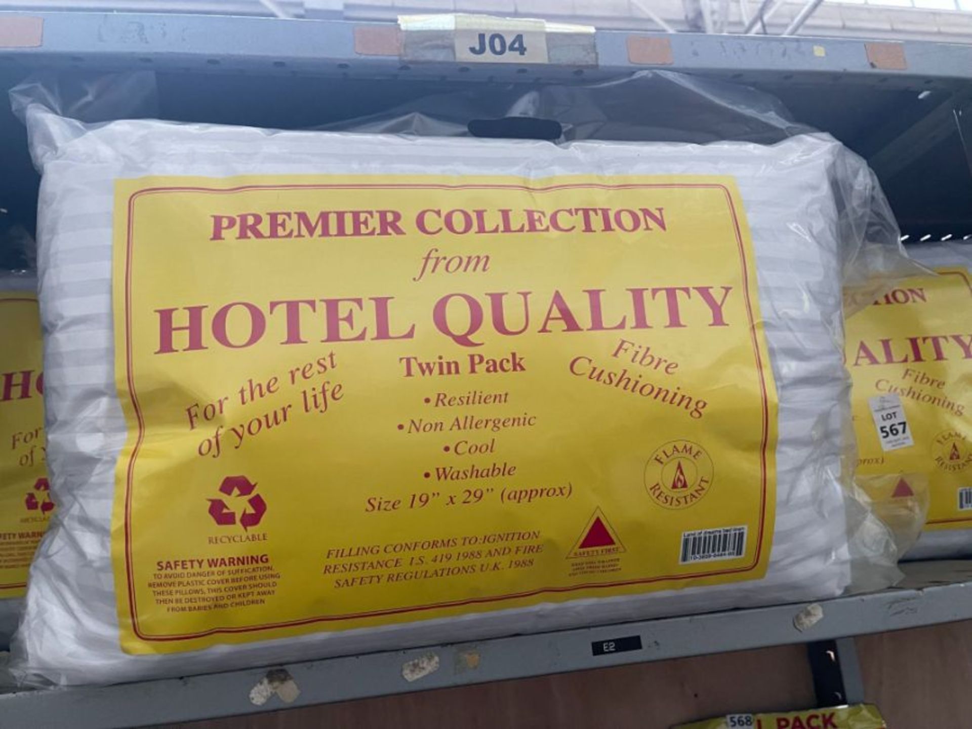 PAIR OF HOTEL QUALITY PILLOWS (NEW)