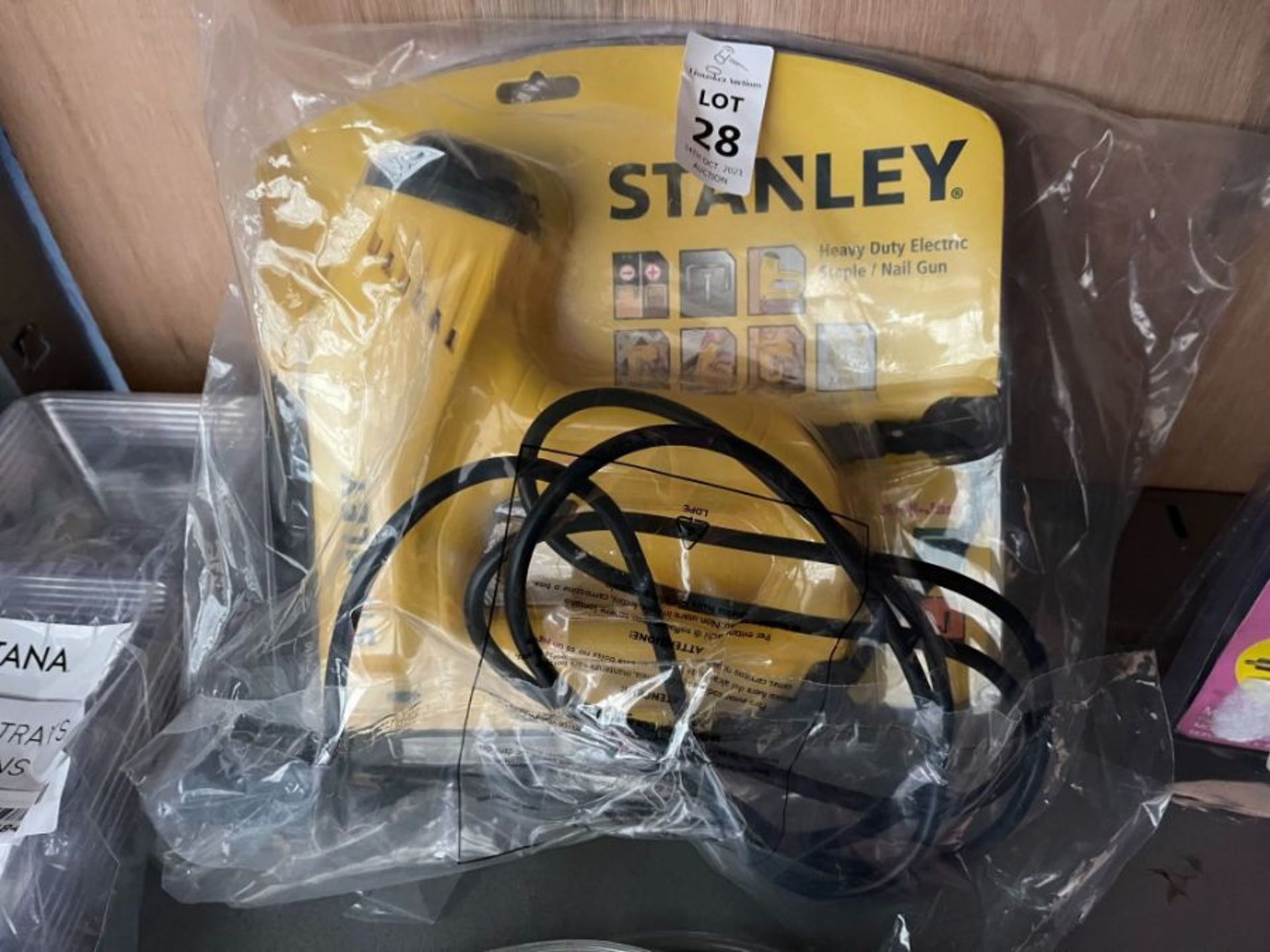 STANLEY HEAVY DUTY ELECTRIC STAPLE/NAIL GUN (WORKING)