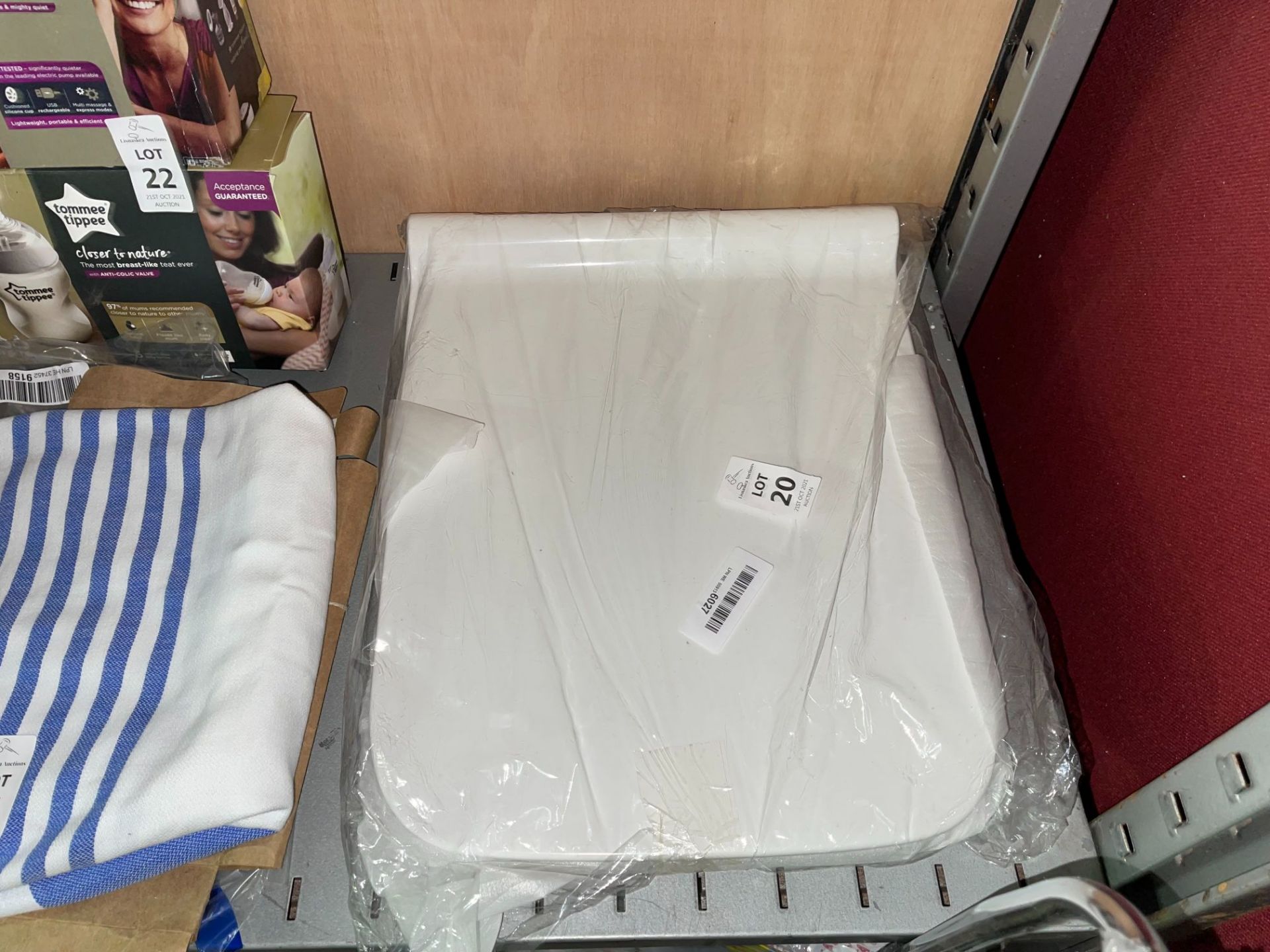 SQUARE SHAPED TOILET SEAT COVER