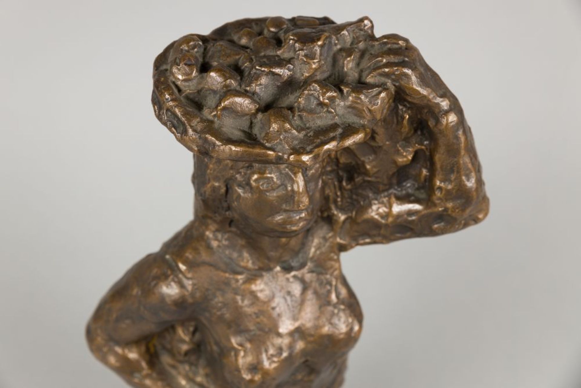 Female Figure Patinated bronze Monogrammed and numbered: 7/3 H: ca. 18,1 in, W: ca. 5,1 in, D: ca. - Image 5 of 9