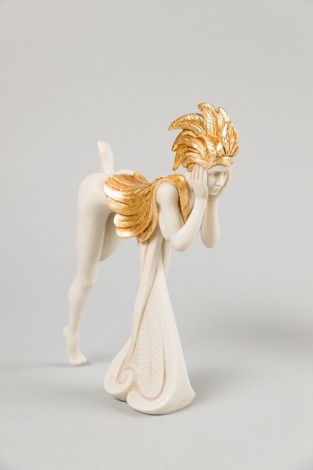 Papagena Polymeric art casting, partly gilded Signed and numbered: 364/999 9,8 x 9,1 in Since the