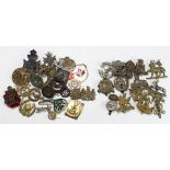 Cap badges, various regiments, x14, plus a bag of broken / damaged badges. (qty)