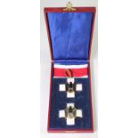 German Social Welfare Order with neck badge & breast star in fitted case, minor wear, impressive