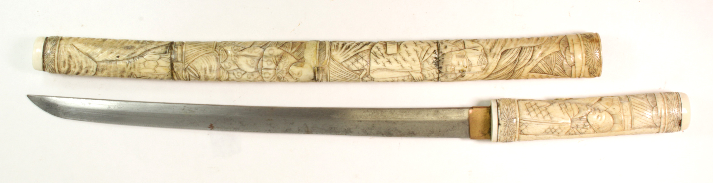 Japanese Tanto in ornate scabbard of Japanese figures with matching grip, quality blade, probably