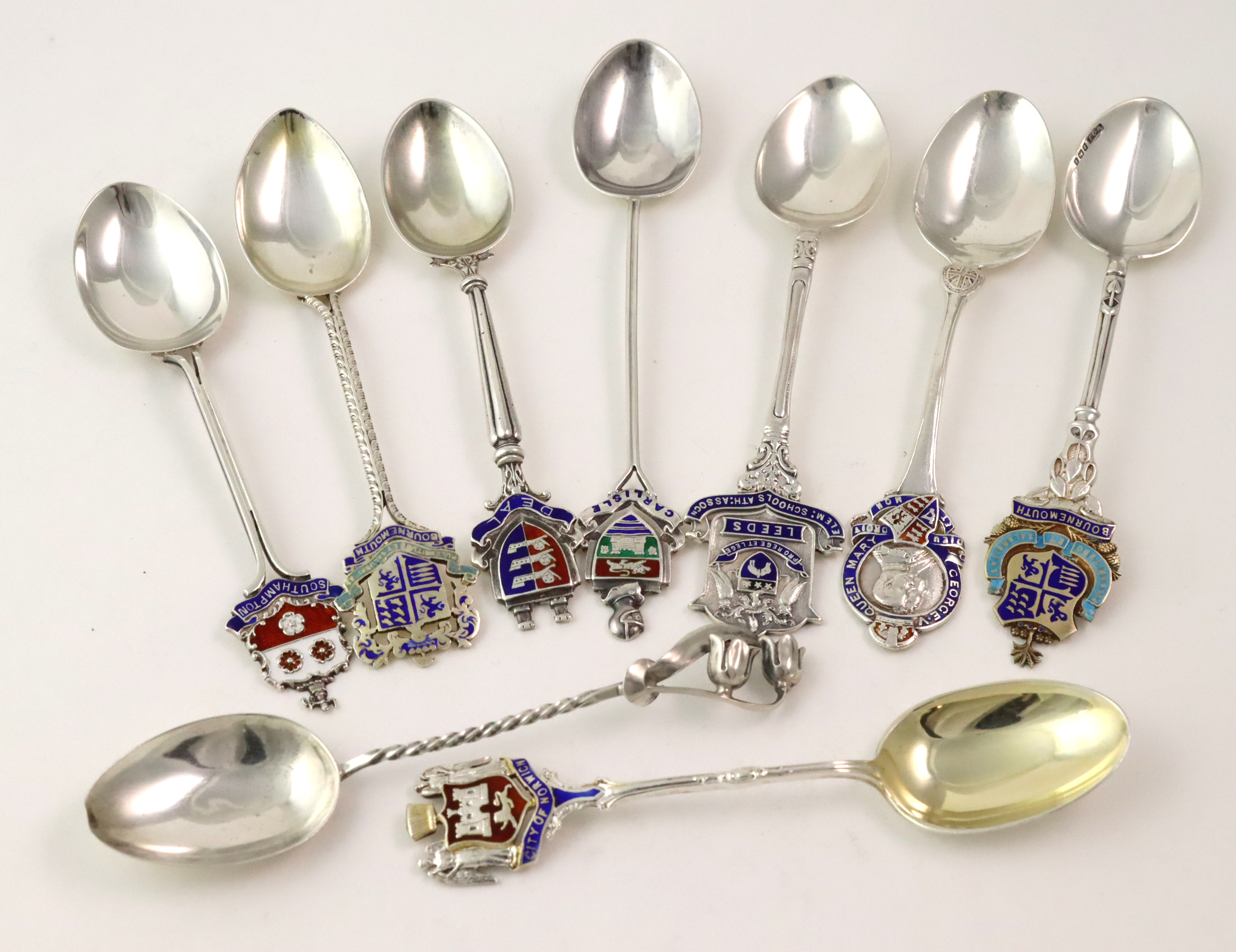 Nine silver spoons, comprising eight souvenir types and one George V 1935 Silver Jubilee, various