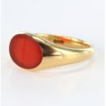 18ct Gold Carnelian set Ring size N weight 5.7g
