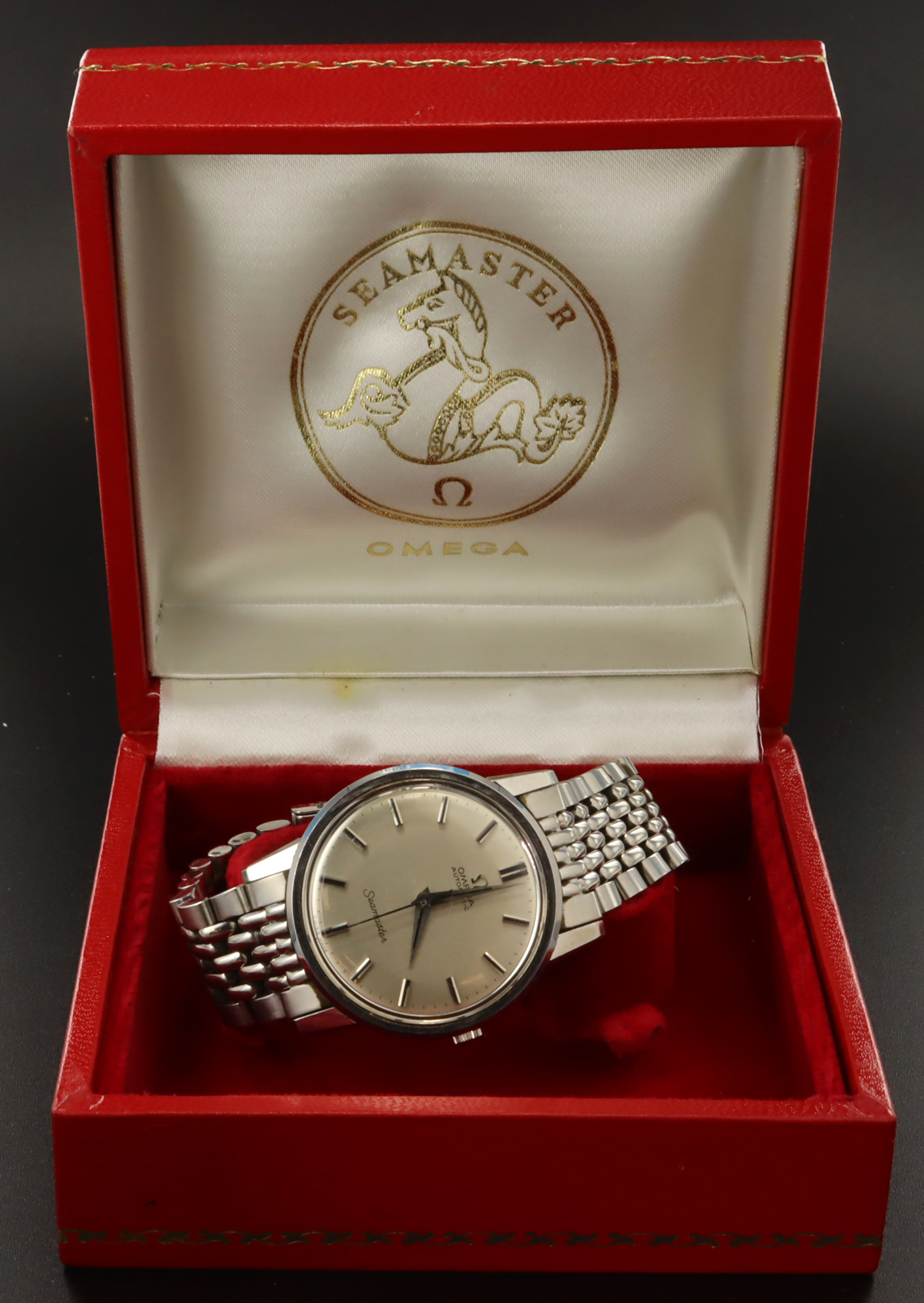 Gents Omega Seamaster automatic wristwatch circa 1965 (sn 22611468). On its original stainless steel