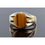 9ct yellow gold oval head signet ring with fluted shoulders set with tiger eye measuring approx 12mm