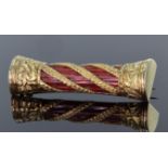 18ct yellow gold bar brooch depicting a Corinthian column, measuring 5cm x 1.5cm, weight 12.5g