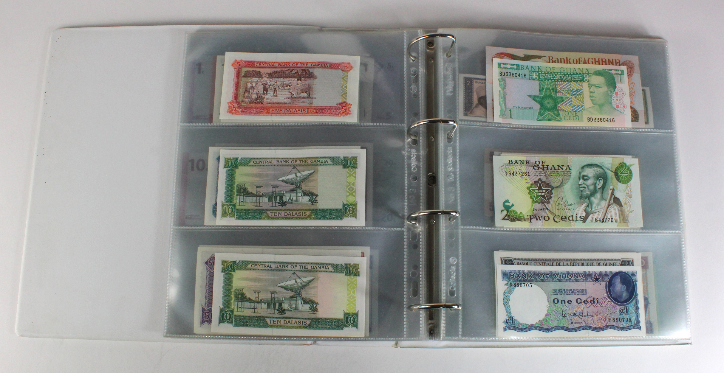 World, Africa (151) a superb collection of Uncirculated notes in an album, Algeria, Angola, - Image 14 of 44