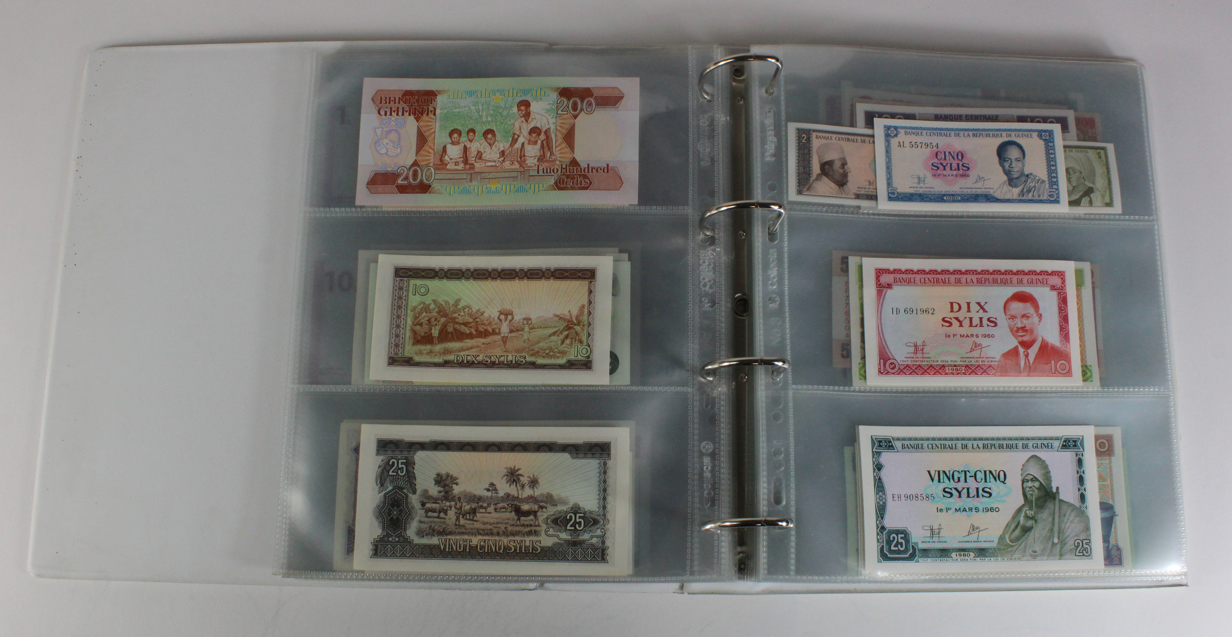 World, Africa (151) a superb collection of Uncirculated notes in an album, Algeria, Angola, - Image 16 of 44