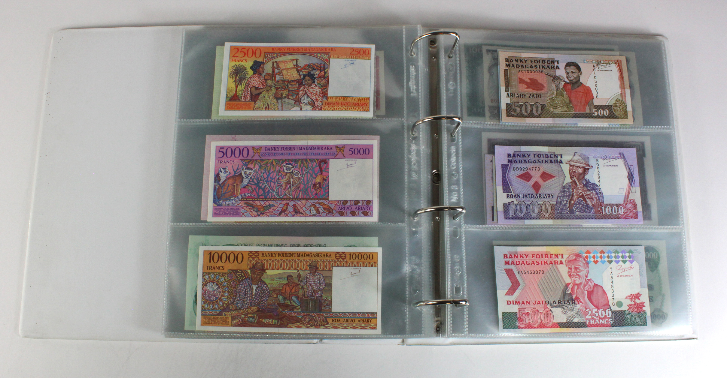 World, Africa (151) a superb collection of Uncirculated notes in an album, Algeria, Angola, - Image 29 of 44