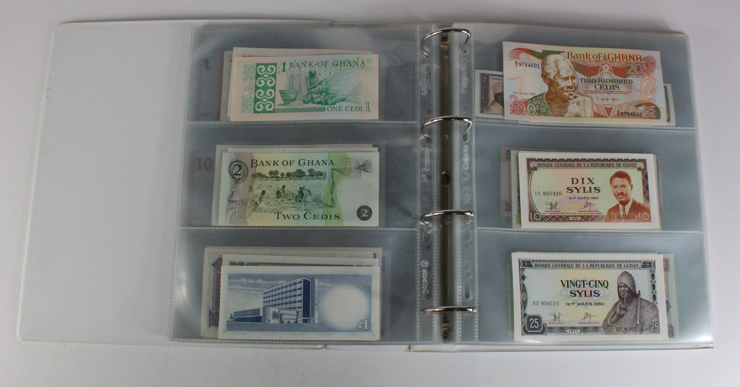 World, Africa (151) a superb collection of Uncirculated notes in an album, Algeria, Angola, - Image 15 of 44