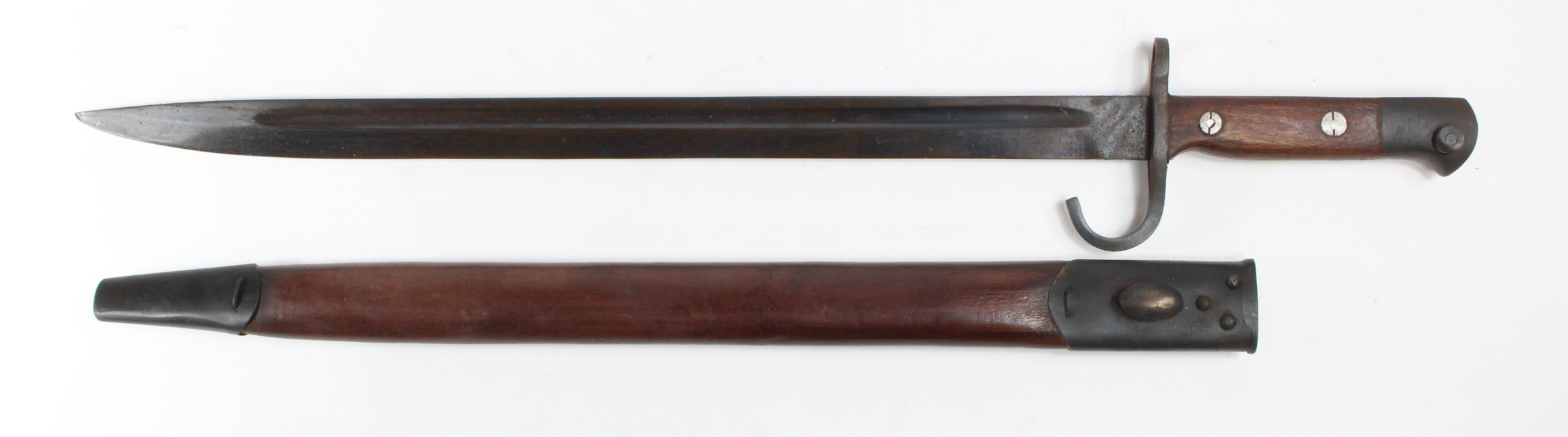 Bayonet a good copy of a 1907 hook quillon.