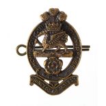 Badge Prince of Wales Regiment officers hat badge.