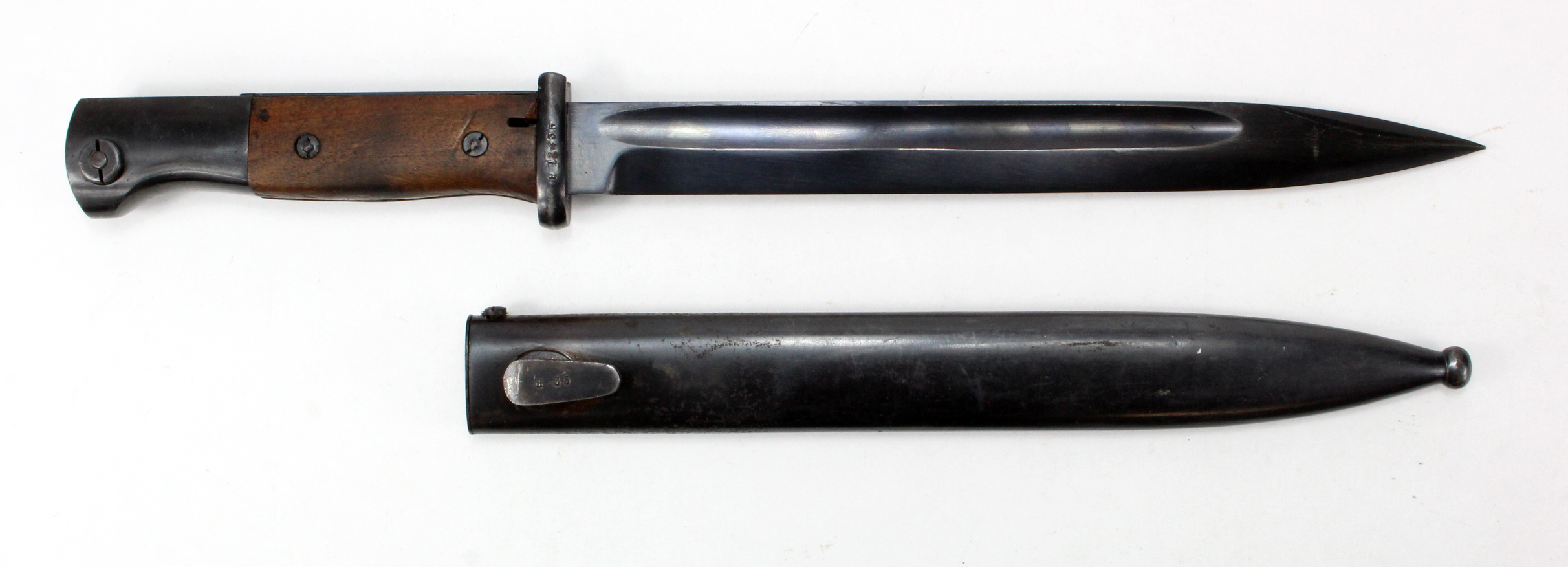 German Nazi M1884/98 knife bayonet for the KAR 98 K WW2 Mauser Rifle. Ricasso unmarked, cross