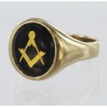 9ct yellow gold Masonic signet ring set with onyx, finger size N, weight 4.5g