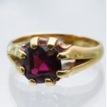 18ct yellow gold garnet set single stone ring, finger size R, weight 7.4g