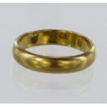 Wedding band (stamped 22ct) size I. Weight 3.8g