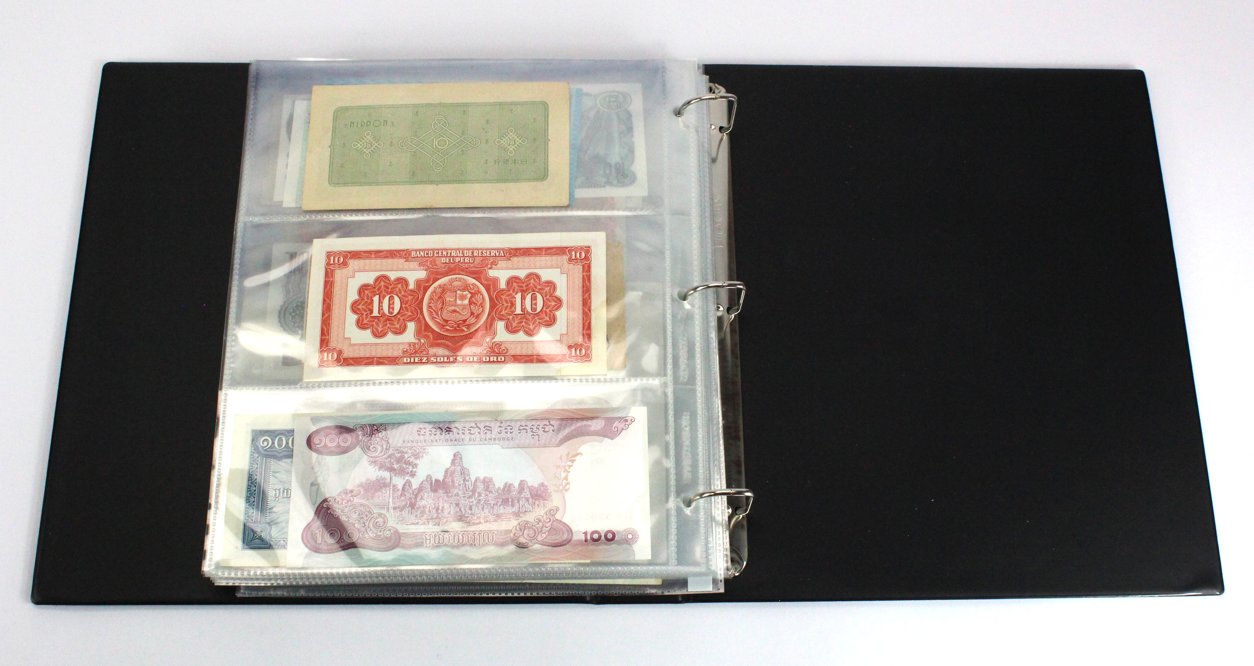 World (200), an interesting collection in Banknote album, Belgium, UAE, Japan, Malta, Belize, Bank - Image 41 of 41