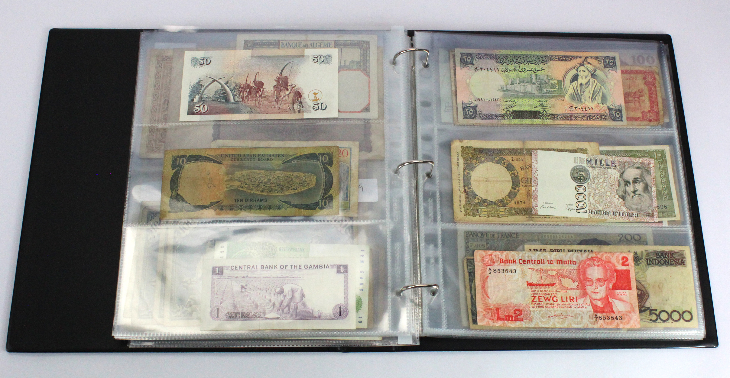 World (200), an interesting collection in Banknote album, Belgium, UAE, Japan, Malta, Belize, Bank - Image 24 of 41