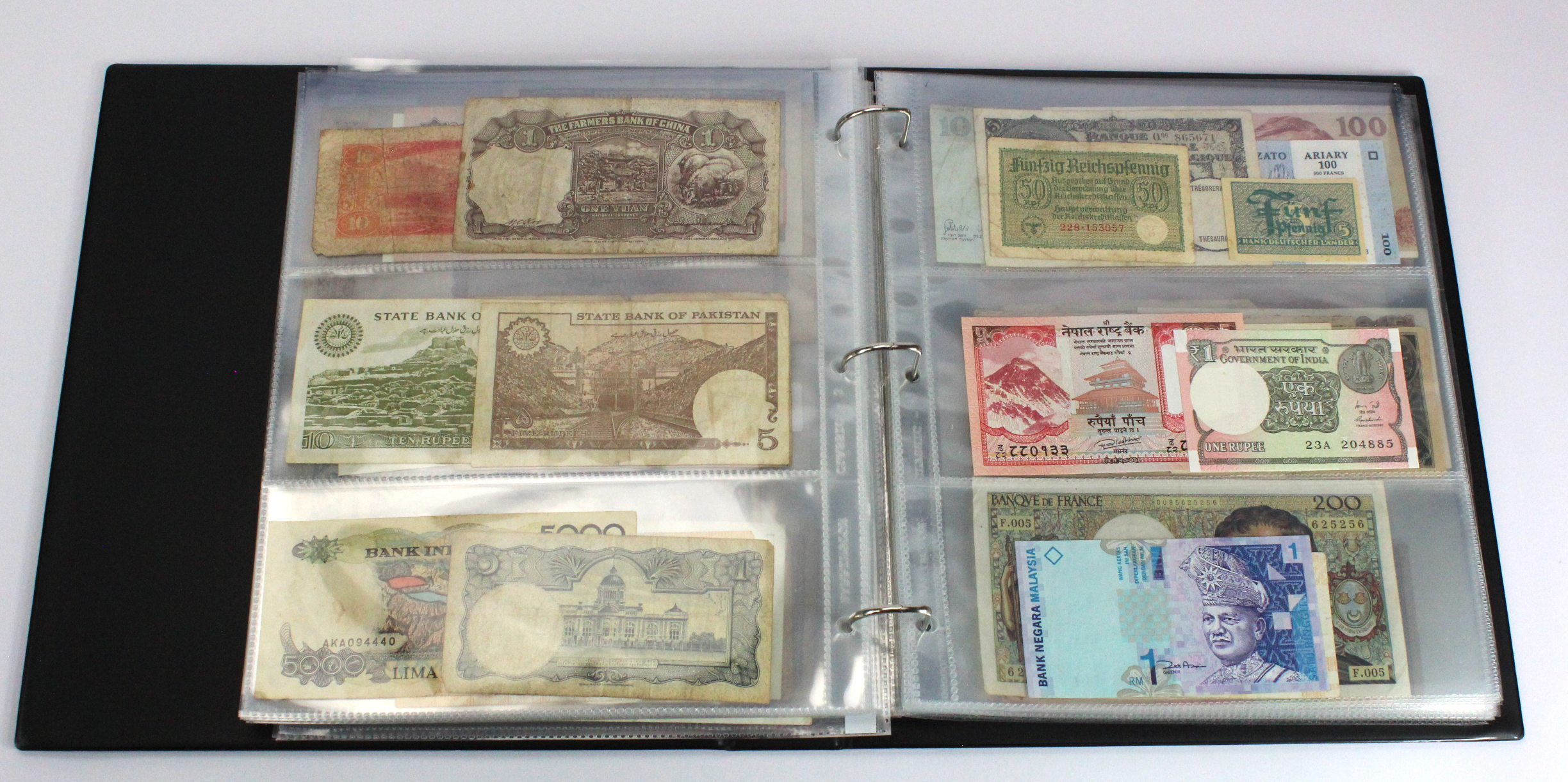 World (200), an interesting collection in Banknote album, Belgium, UAE, Japan, Malta, Belize, Bank - Image 26 of 41