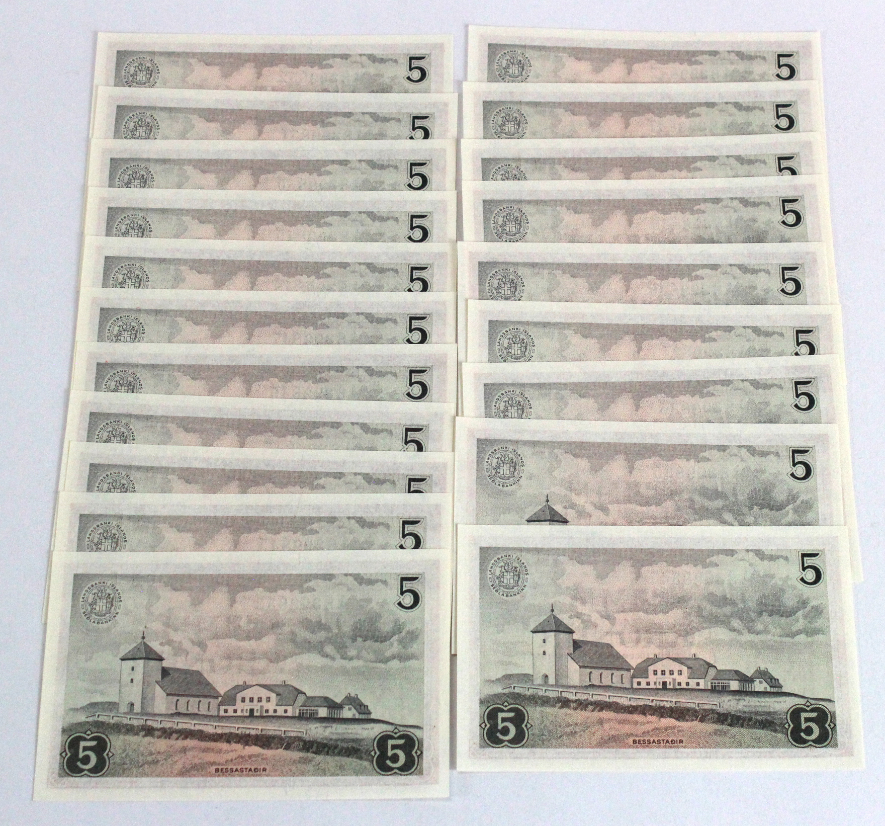 Iceland 5 Kronur (20) dated 1957, a consecutively numbered run of 20 notes, serial A8 399833 - A8 - Image 2 of 2