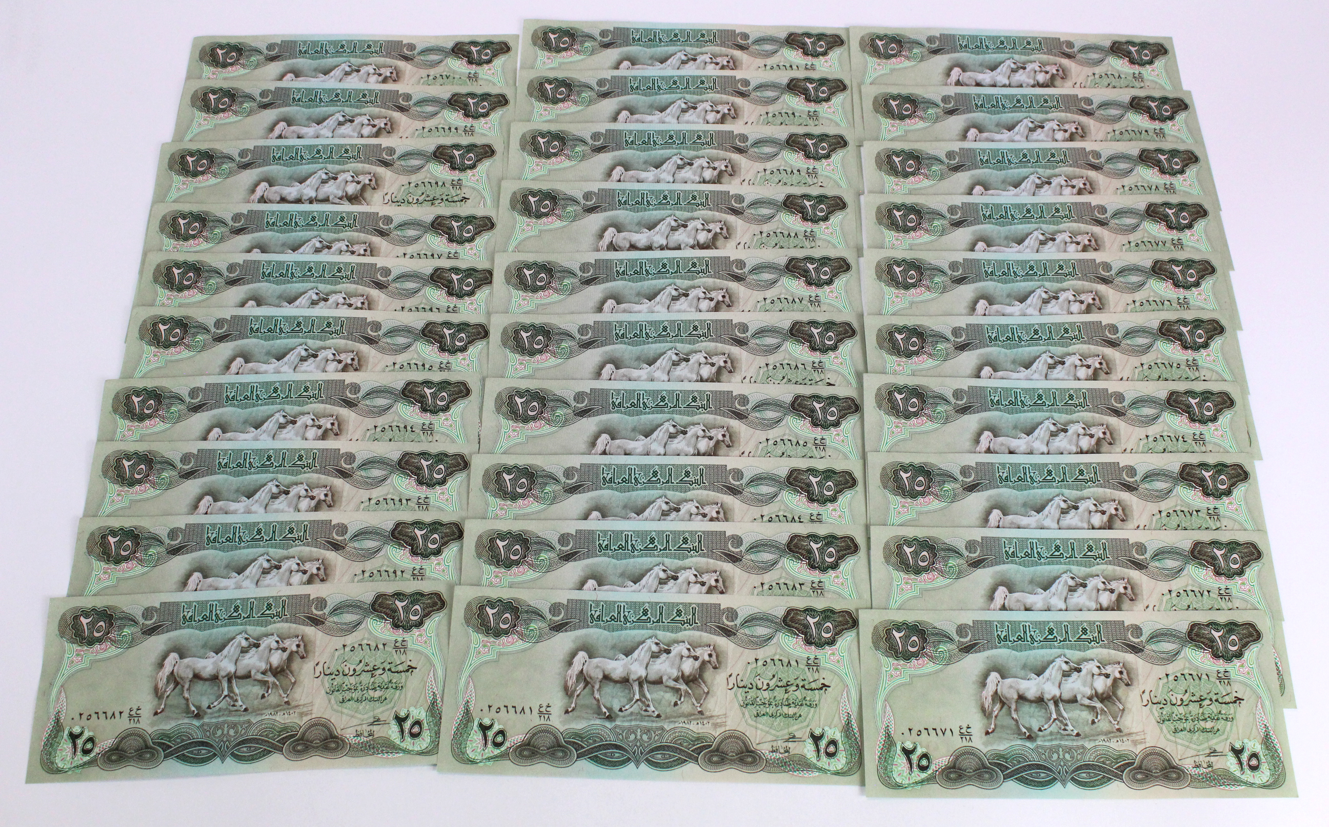Iraq 25 Dinars (60) dated 1982, many consecutively numbered runs (TBB B329b, Pick72) Uncirculated or