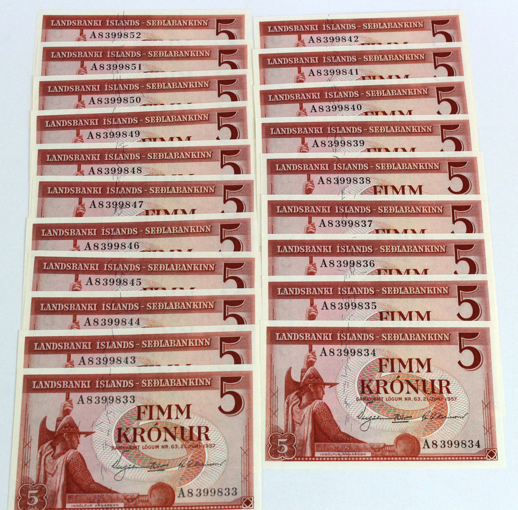 Iceland 5 Kronur (20) dated 1957, a consecutively numbered run of 20 notes, serial A8 399833 - A8