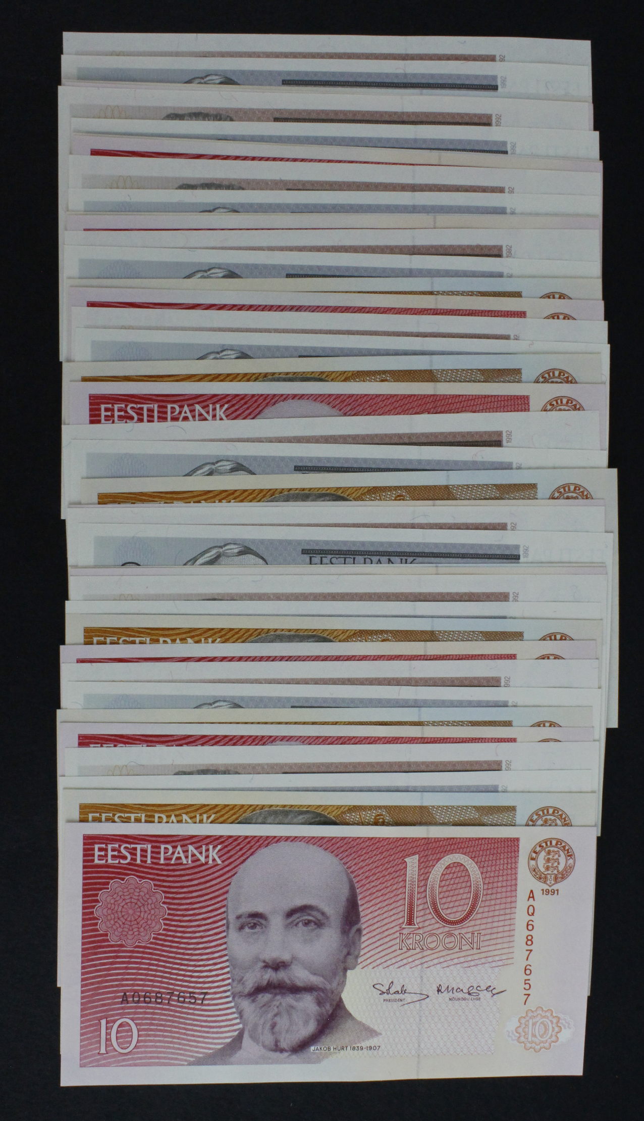 Estonia (40), 10 x groups of 4 notes comprising 10 Krooni 1991, 5 Krooni 1991, 2 Krooni 1992 & 1